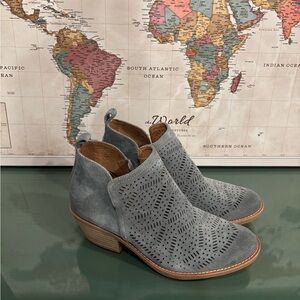 Sofft Augustina Moon Grey Suede Ankle Boots